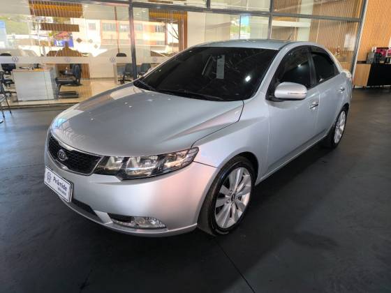 KIA CERATO 1.6 SX3 16V GASOLINA 4P AUTOMÁTICO KIA CERATO 1.6 SX3 16V GASOLINA 4P AUTOMÁTICO